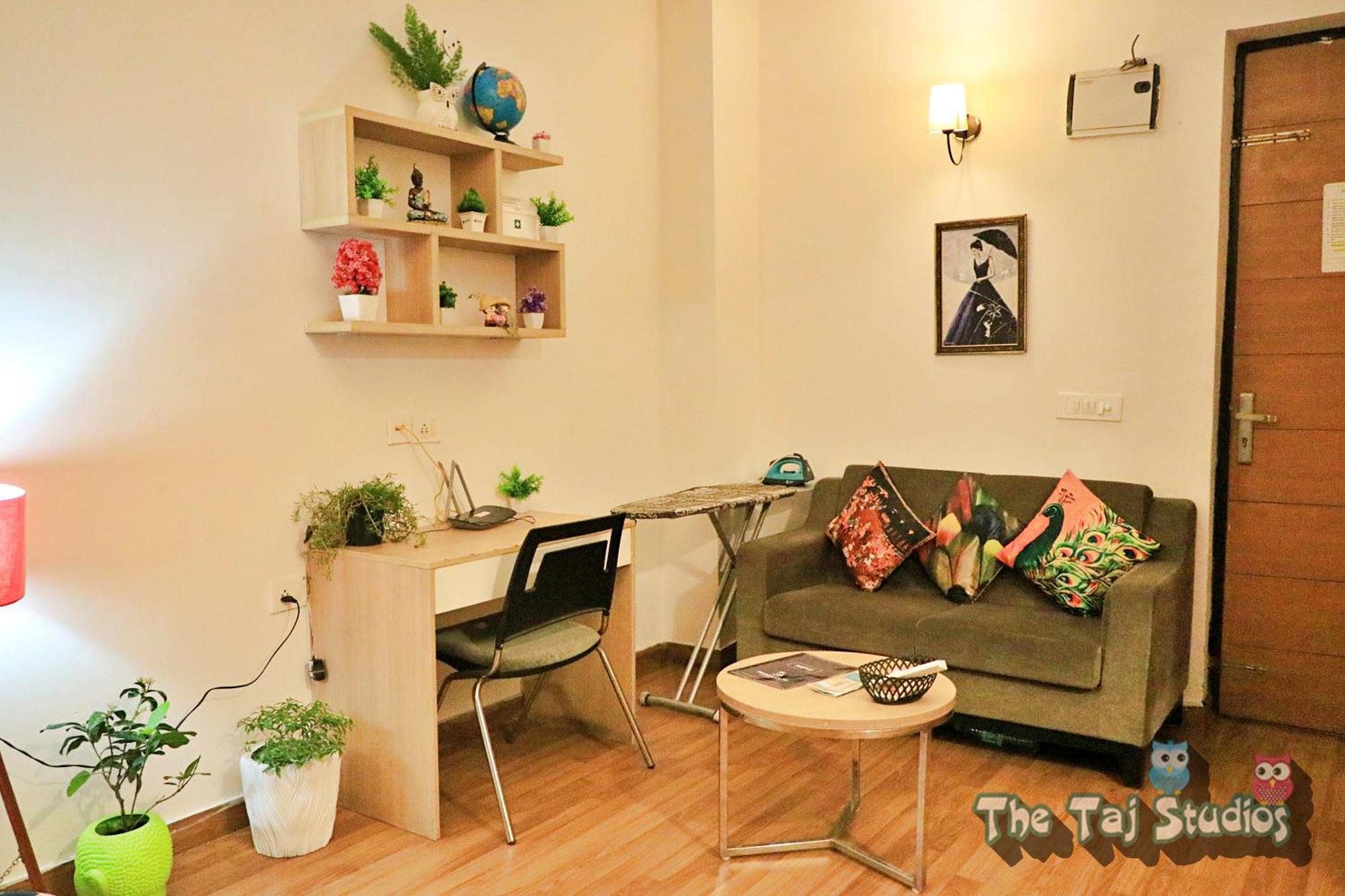 Top Luxury & Couple Friendly Stay Gp By Taj Suites & Studios #New Year Party & Stay Noida Exterior foto